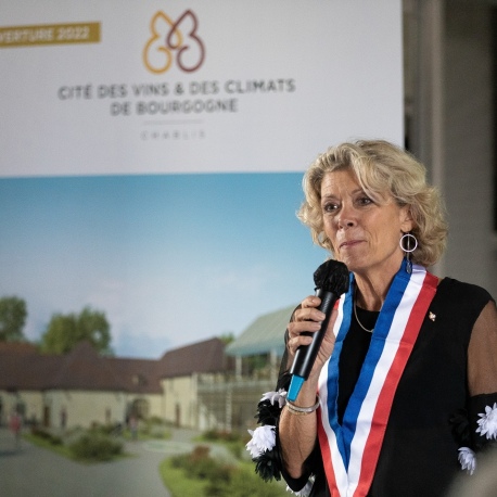 1ère pierre de la Cité à Chablis - Marie-José Vaillant, Maire de Chablis