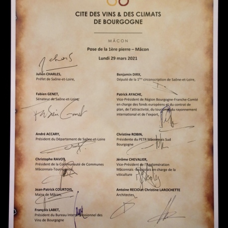 1ère pierre Mâcon
